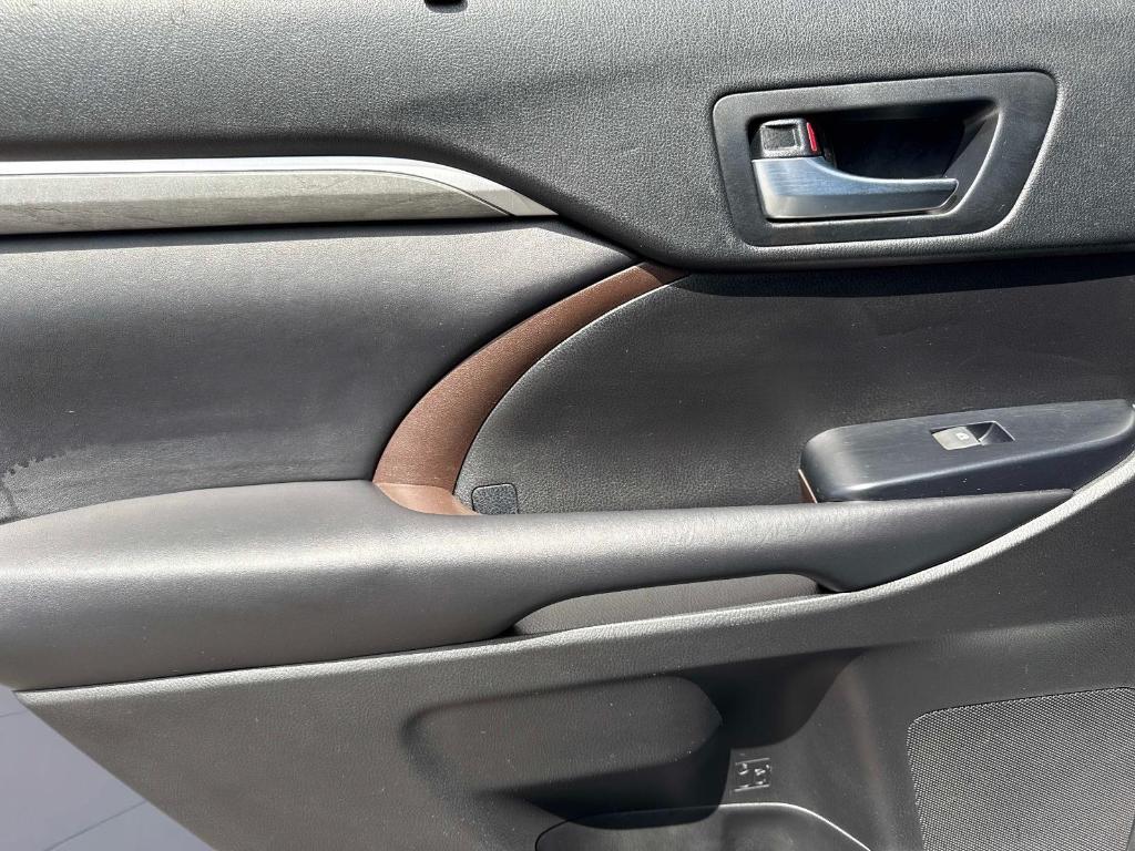 used 2018 Toyota Highlander car, priced at $24,995