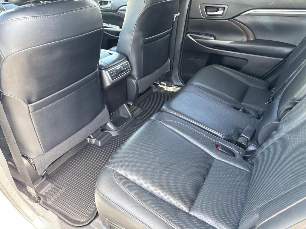 used 2018 Toyota Highlander car, priced at $26,995