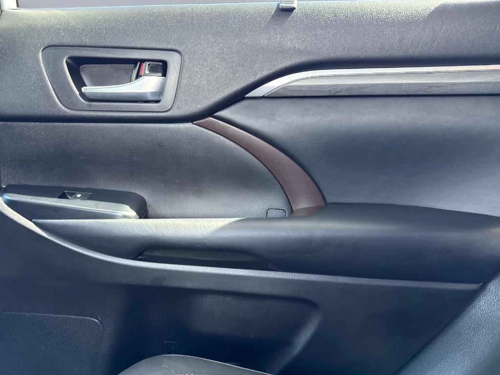 used 2018 Toyota Highlander car, priced at $24,995