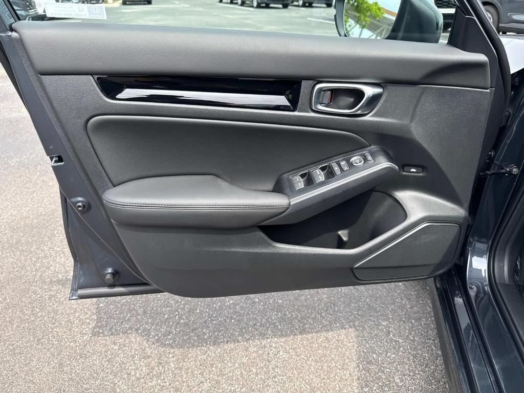 new 2025 Honda Civic Hybrid car, priced at $33,100