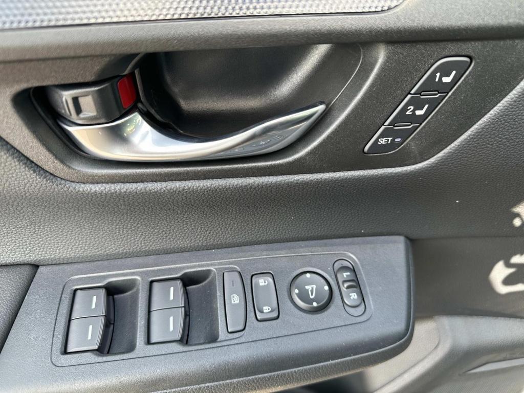 new 2025 Honda CR-V Hybrid car, priced at $39,045