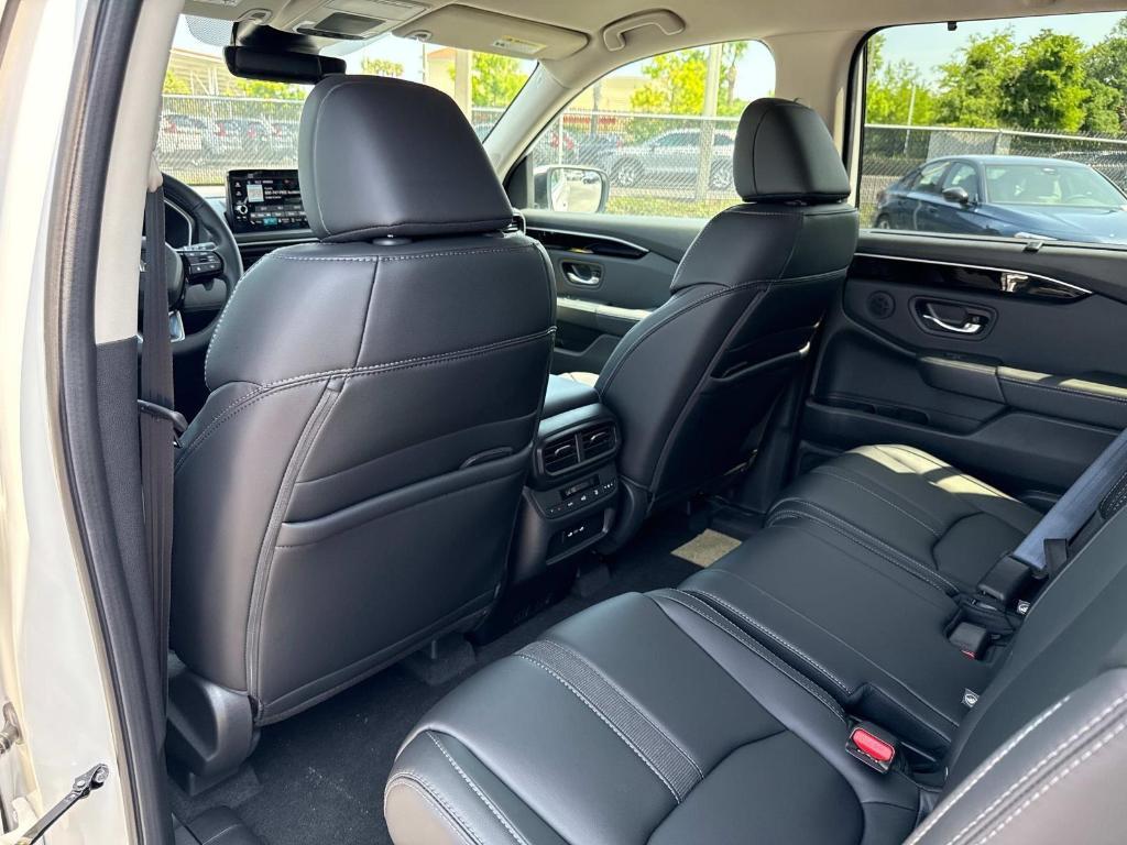 new 2025 Honda Pilot car, priced at $47,505