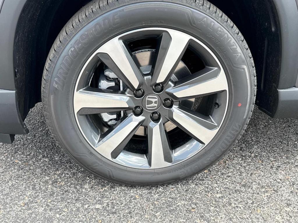 new 2025 Honda Pilot car, priced at $51,050