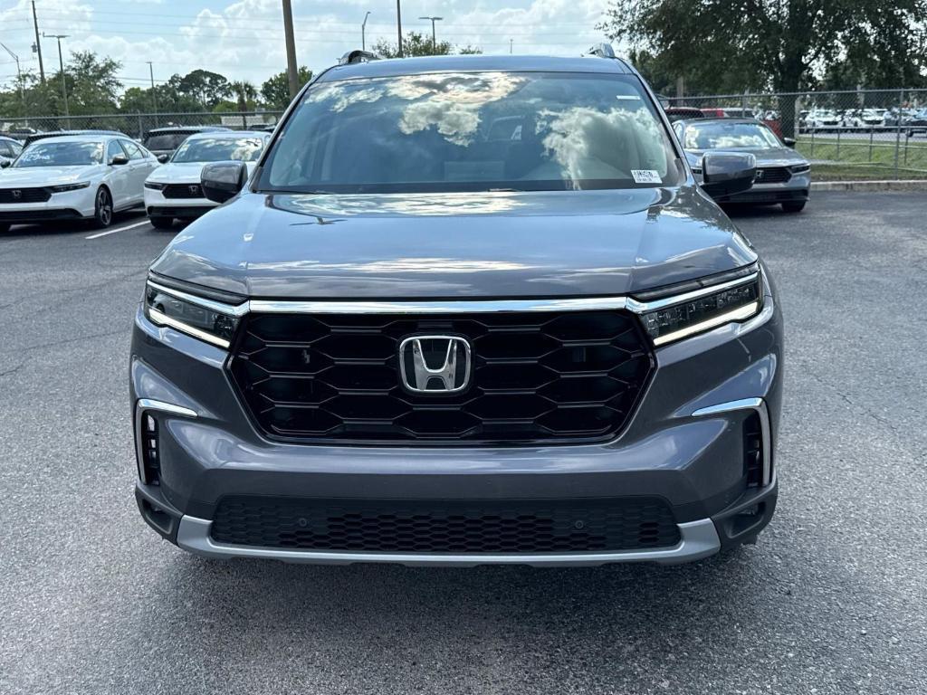new 2025 Honda Pilot car, priced at $51,050