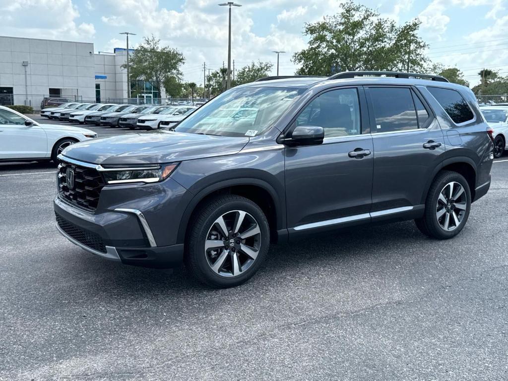 new 2025 Honda Pilot car, priced at $51,050