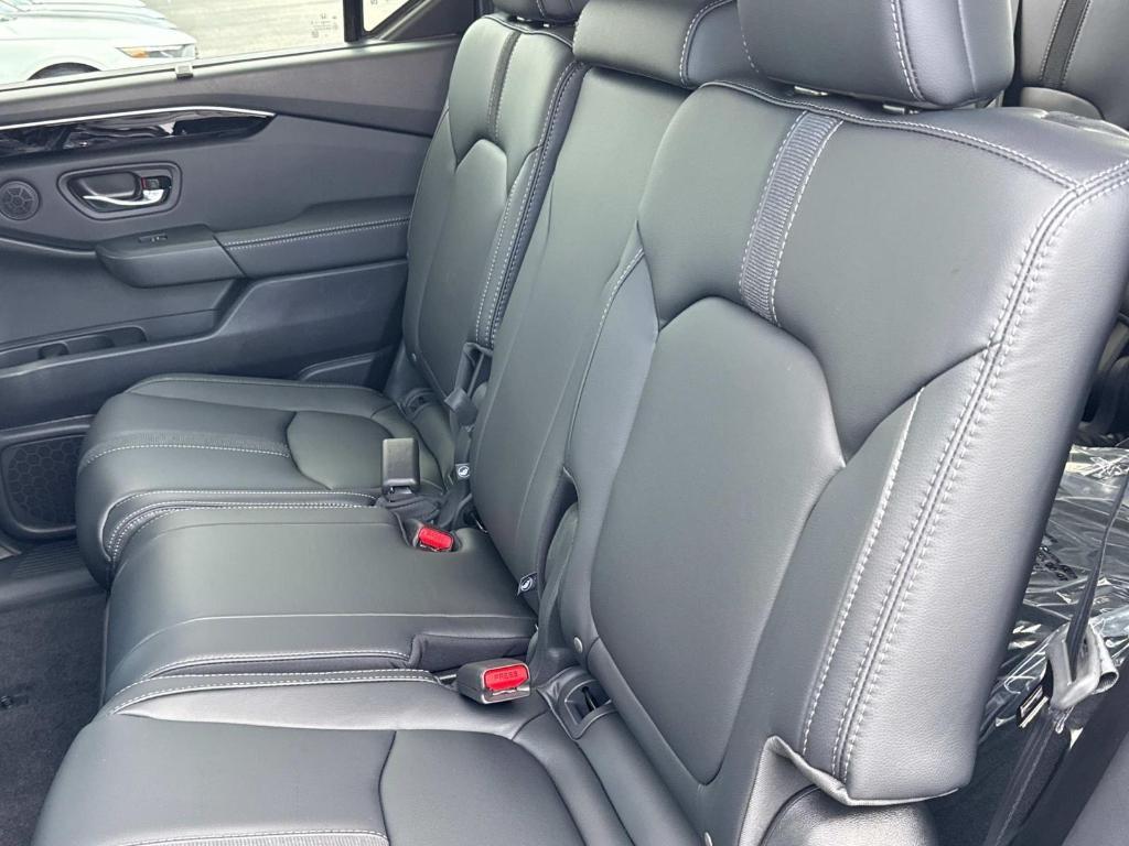 new 2025 Honda Pilot car, priced at $51,050