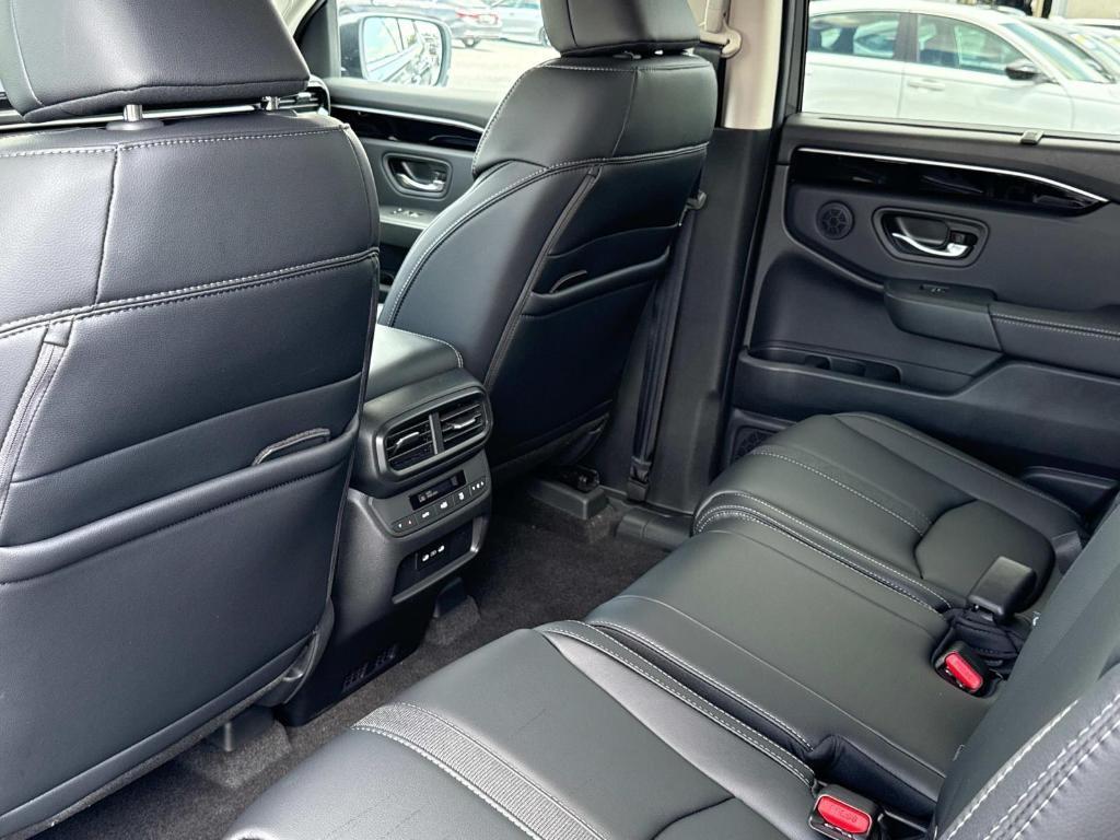 new 2025 Honda Pilot car, priced at $51,050