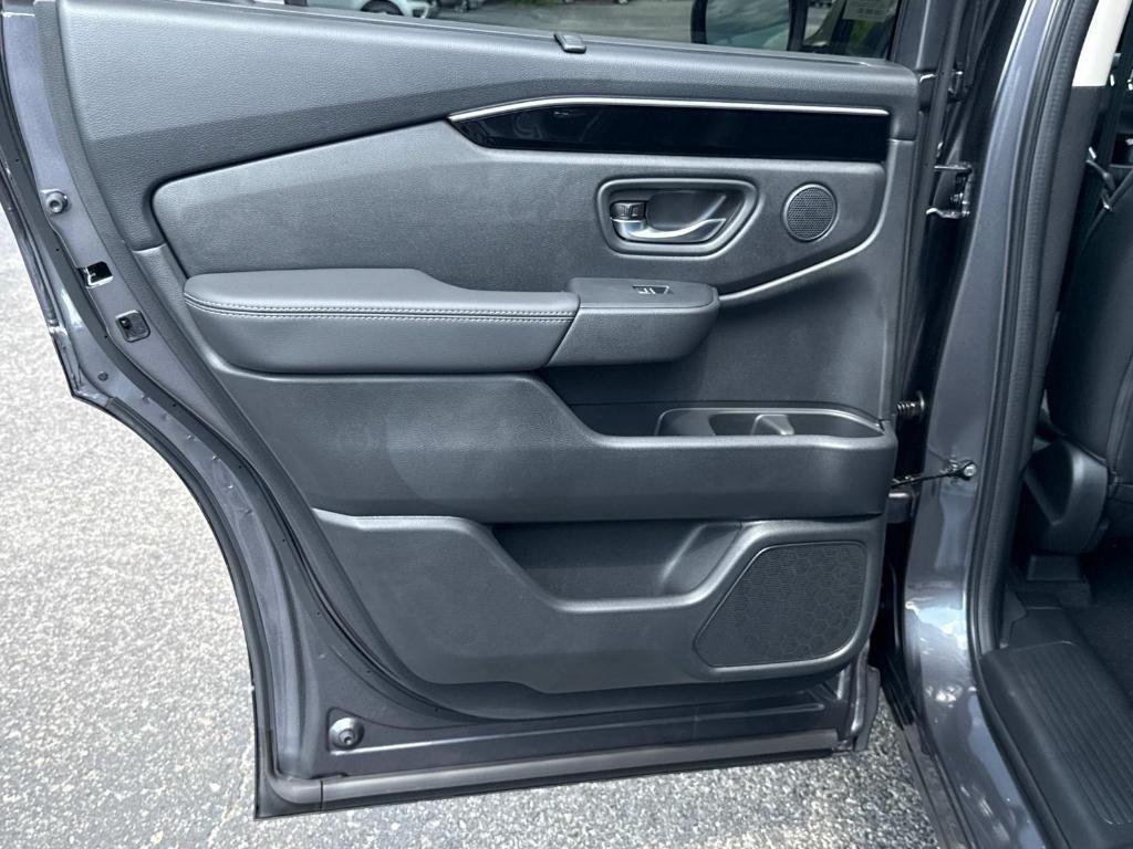 new 2025 Honda Pilot car, priced at $51,050