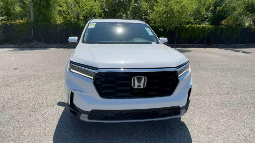 new 2025 Honda Pilot car, priced at $51,450