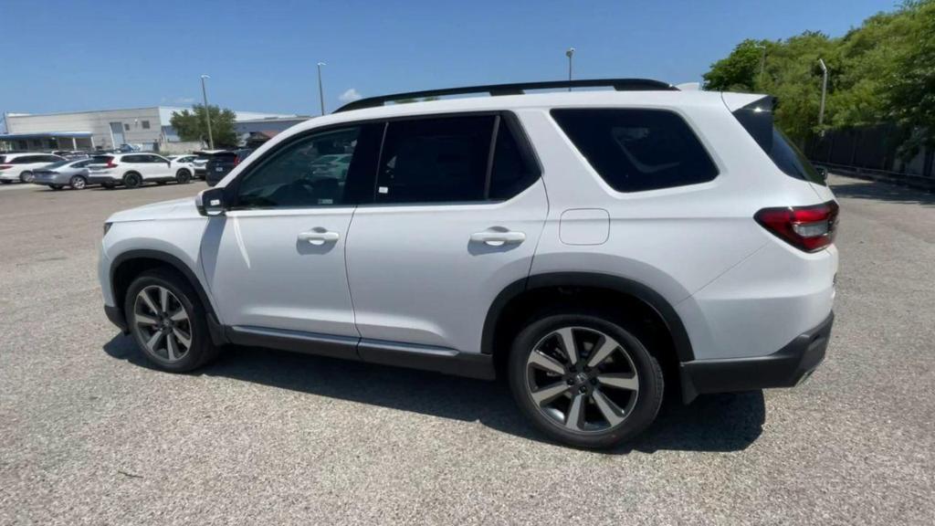 new 2025 Honda Pilot car, priced at $51,450