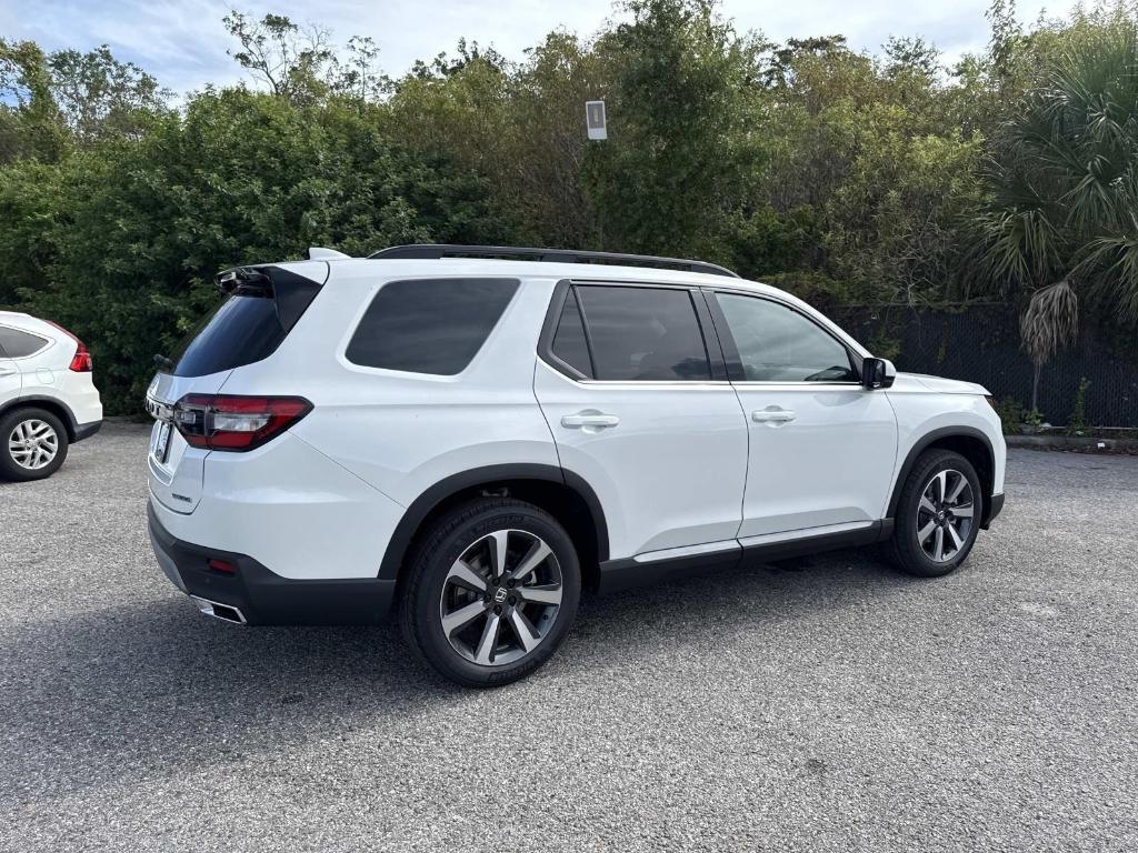 new 2025 Honda Pilot car, priced at $49,450
