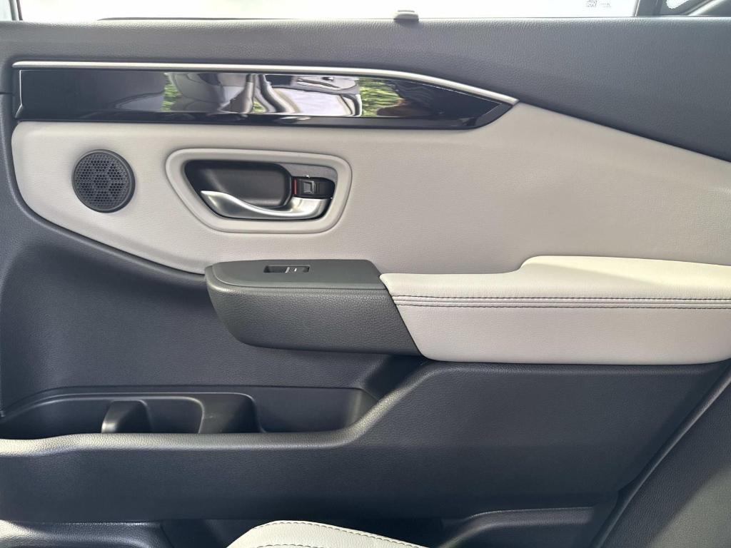 new 2025 Honda Pilot car, priced at $49,450