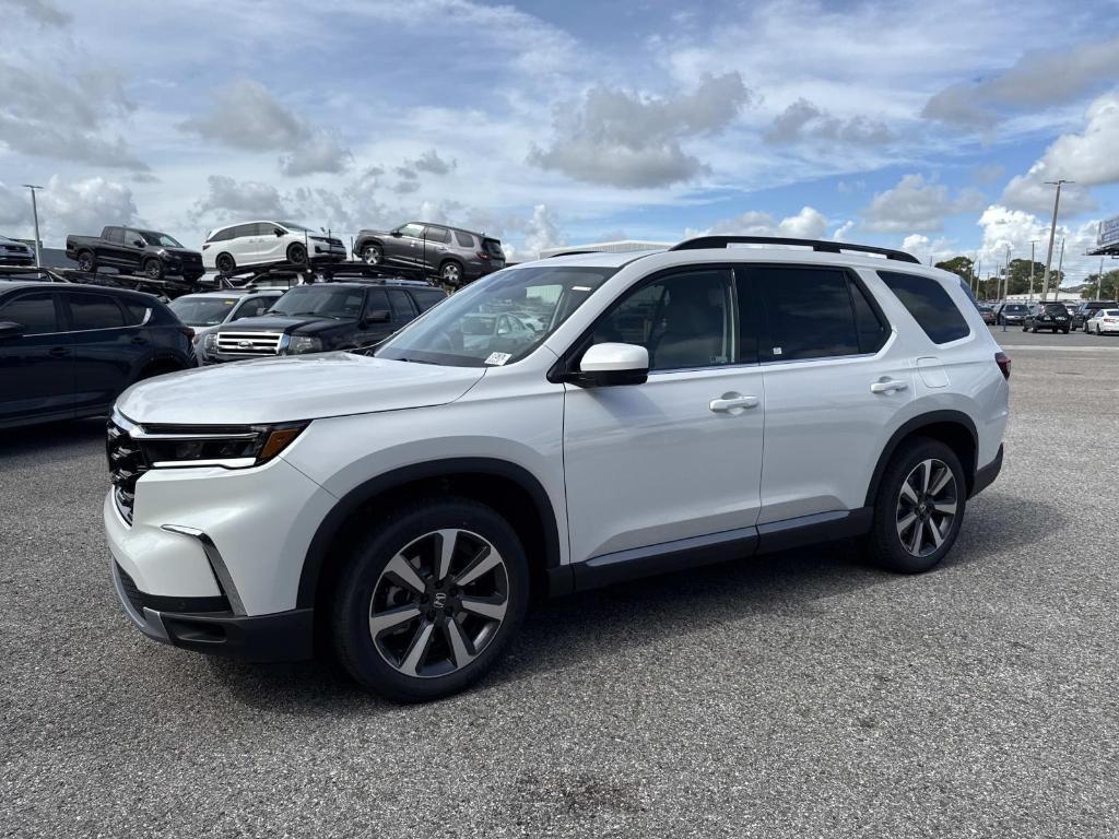 new 2025 Honda Pilot car, priced at $49,450
