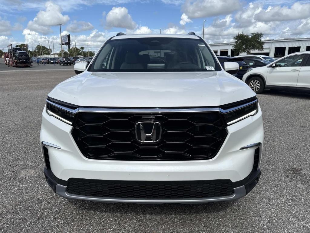 new 2025 Honda Pilot car, priced at $49,450