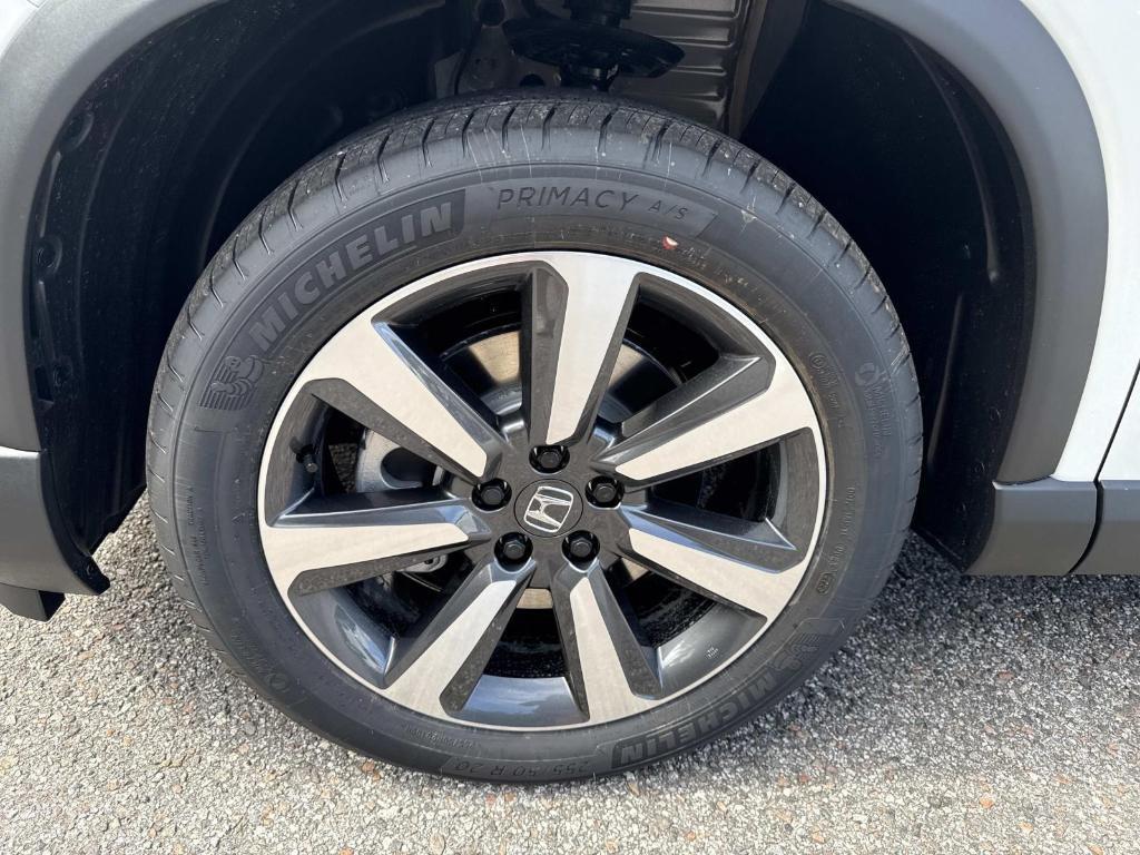 new 2025 Honda Pilot car, priced at $49,450