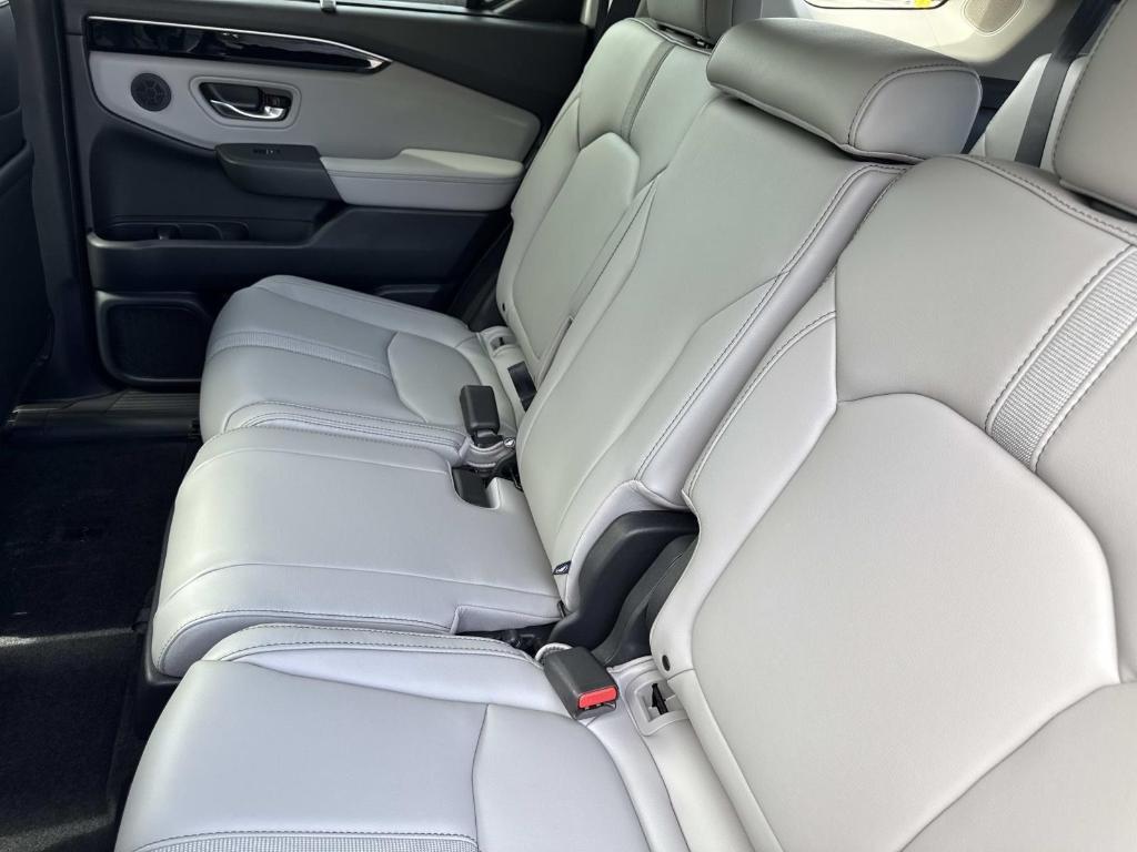 new 2025 Honda Pilot car, priced at $49,450