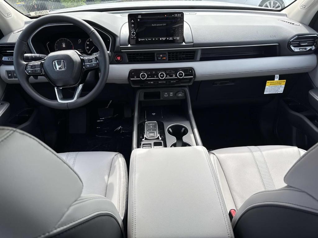 new 2025 Honda Pilot car, priced at $49,450