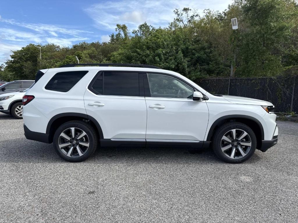 new 2025 Honda Pilot car, priced at $49,450