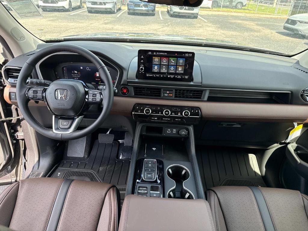 new 2025 Honda Pilot car, priced at $54,530