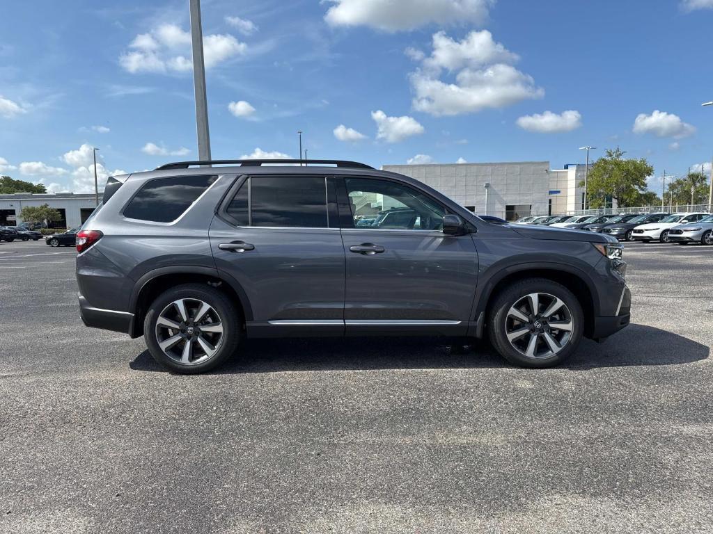 new 2025 Honda Pilot car, priced at $54,530