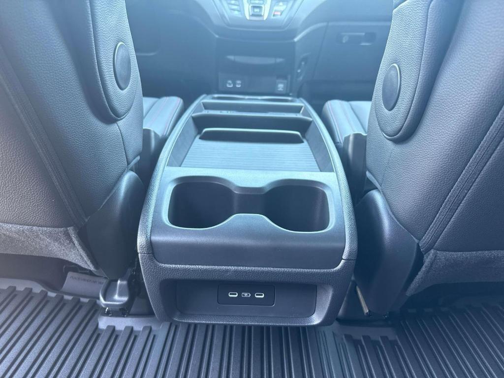 new 2025 Honda Odyssey car, priced at $45,275