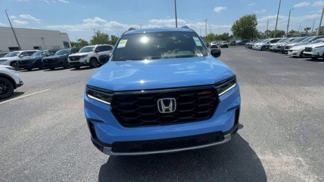 new 2025 Honda Pilot car, priced at $51,250