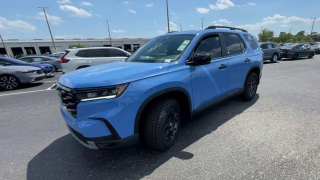 new 2025 Honda Pilot car, priced at $51,250