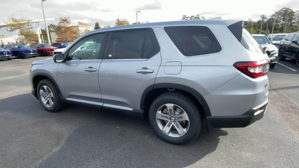 new 2025 Honda Pilot car, priced at $46,375