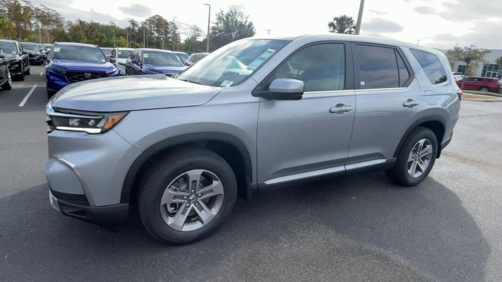 new 2025 Honda Pilot car, priced at $46,375