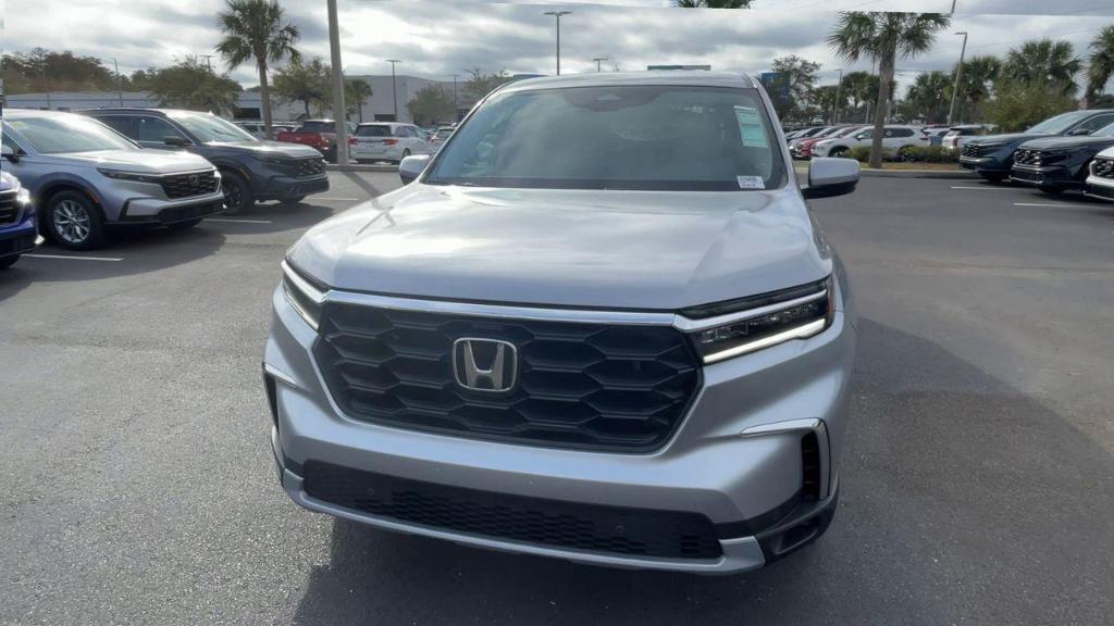 new 2025 Honda Pilot car, priced at $46,375