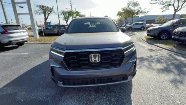 new 2025 Honda Pilot car, priced at $48,950