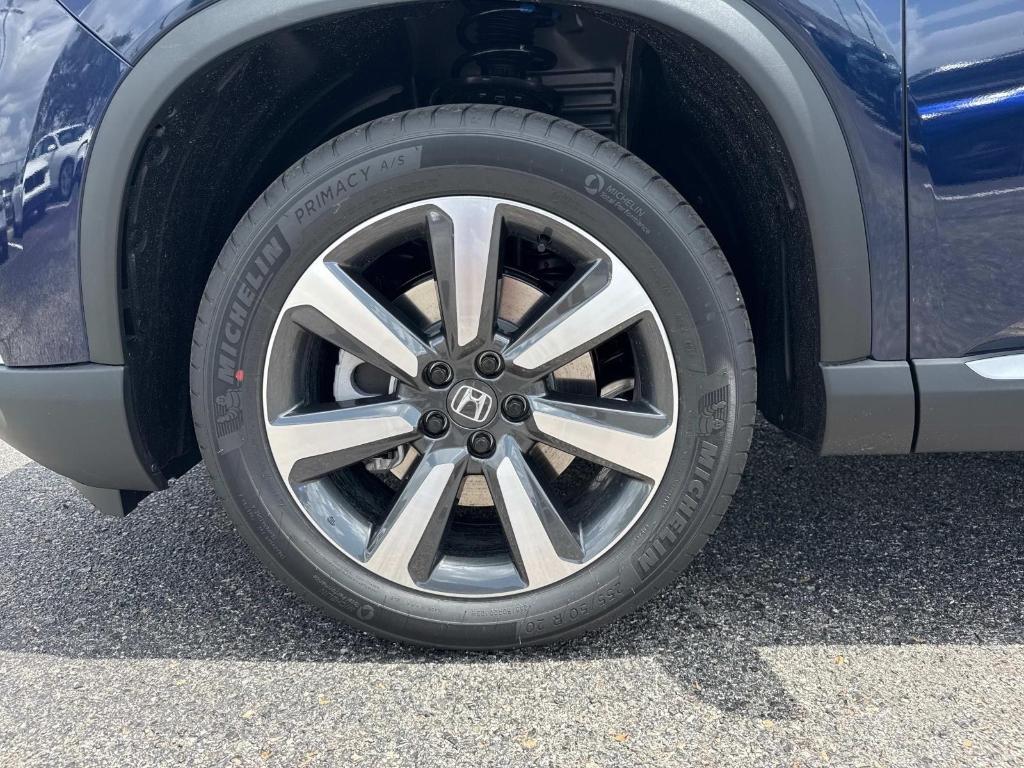 new 2025 Honda Pilot car, priced at $48,950