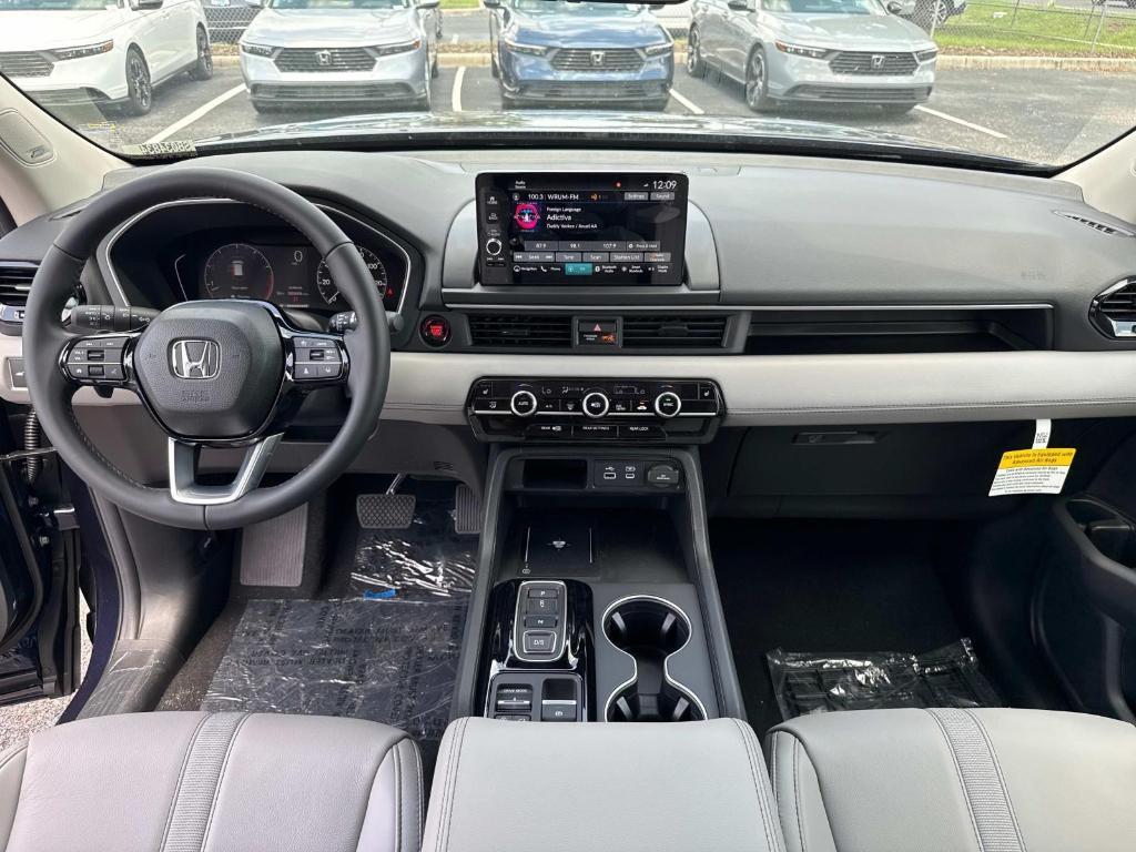 new 2025 Honda Pilot car, priced at $48,950