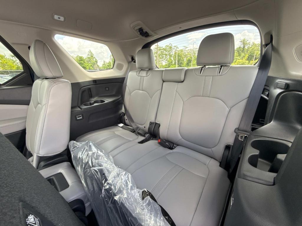 new 2025 Honda Pilot car, priced at $48,950