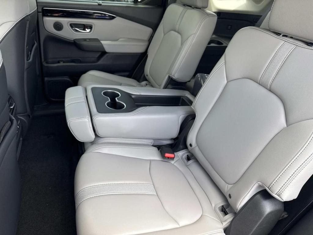new 2025 Honda Pilot car, priced at $48,950