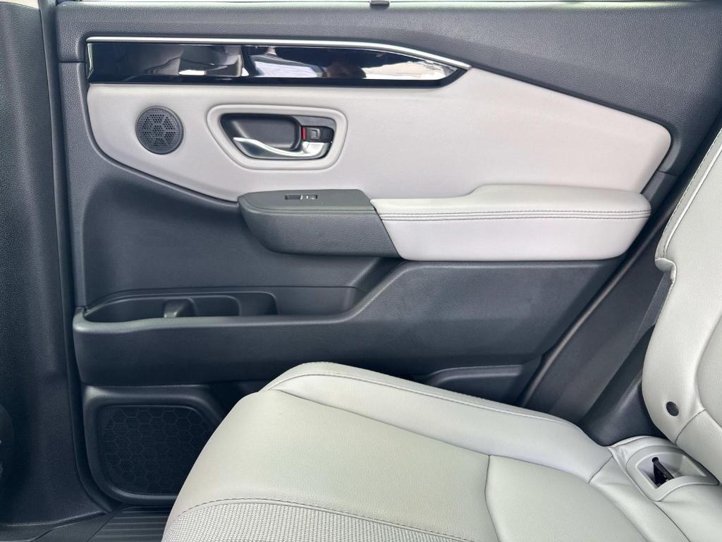 new 2025 Honda Pilot car, priced at $48,950