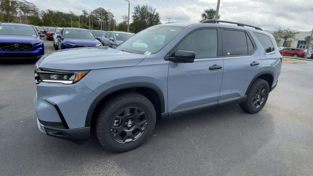 new 2025 Honda Pilot car, priced at $51,730