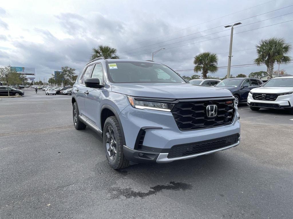 new 2025 Honda Pilot car, priced at $51,730