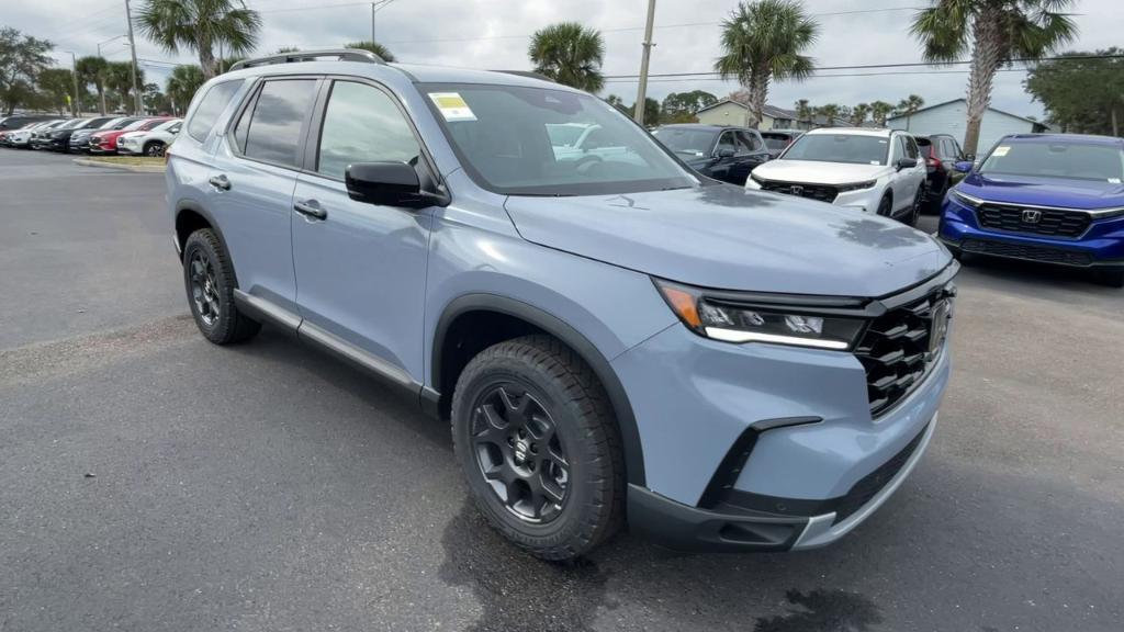 new 2025 Honda Pilot car, priced at $51,730