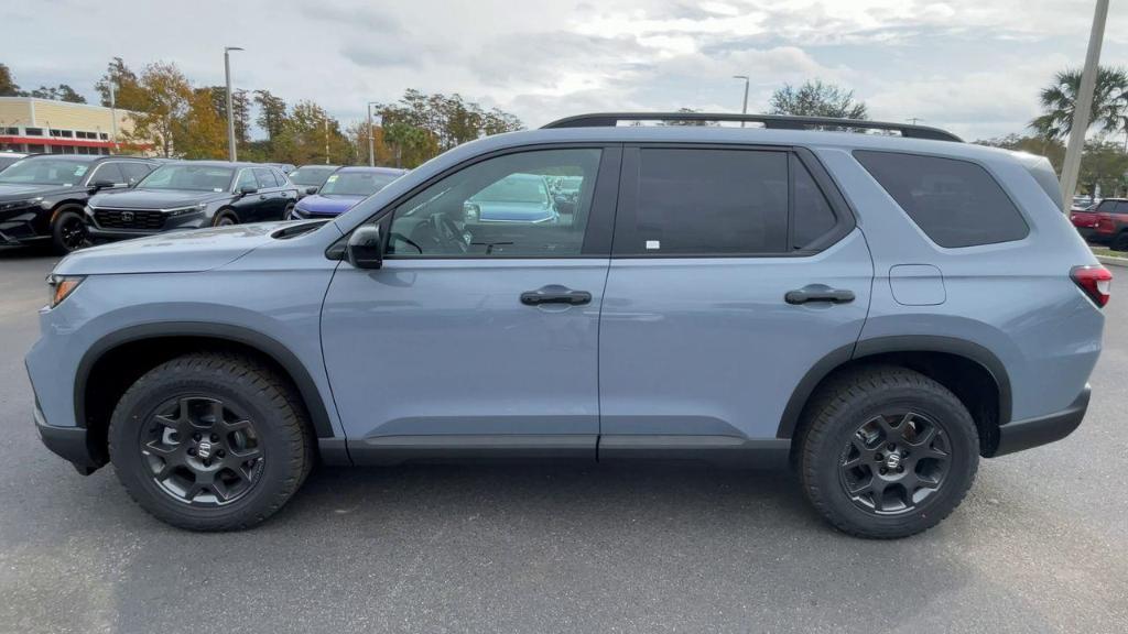 new 2025 Honda Pilot car, priced at $51,730