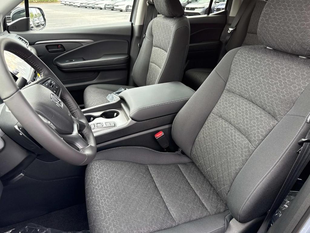 new 2025 Honda Ridgeline car, priced at $40,555