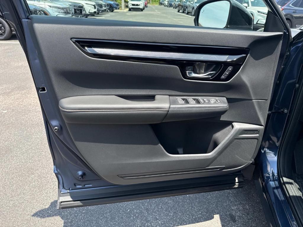 new 2025 Honda CR-V Hybrid car, priced at $42,492