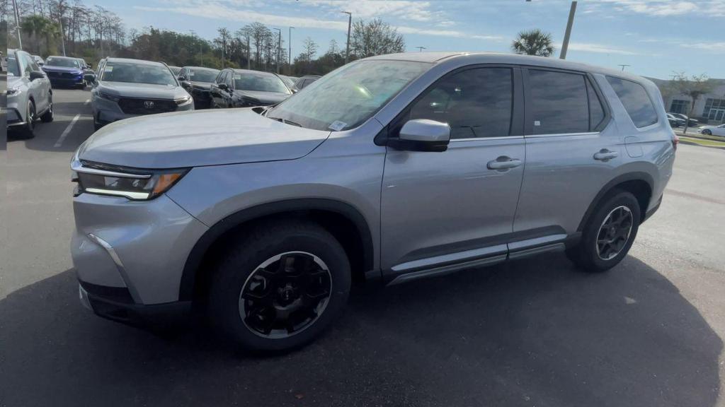 new 2025 Honda Pilot car, priced at $49,195