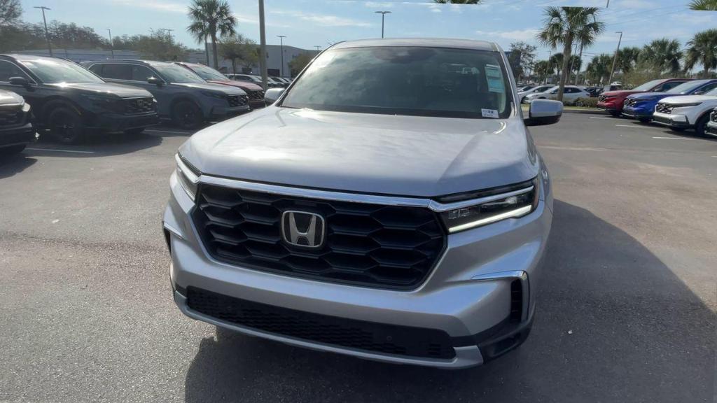 new 2025 Honda Pilot car, priced at $49,195