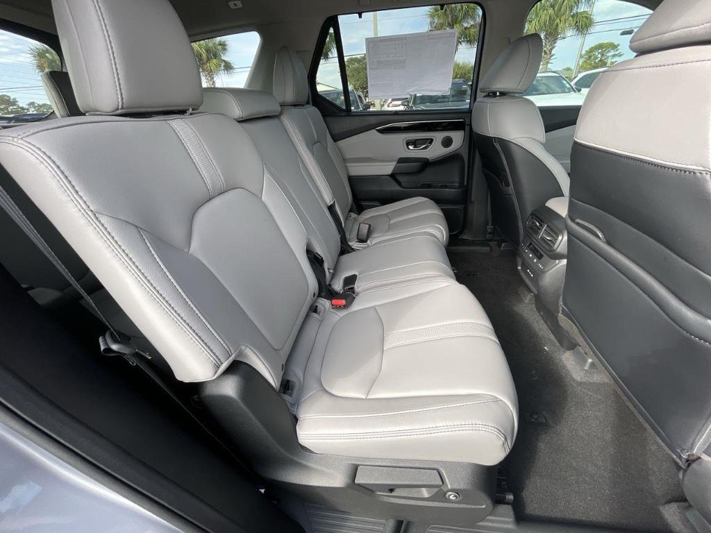 new 2025 Honda Pilot car, priced at $49,195