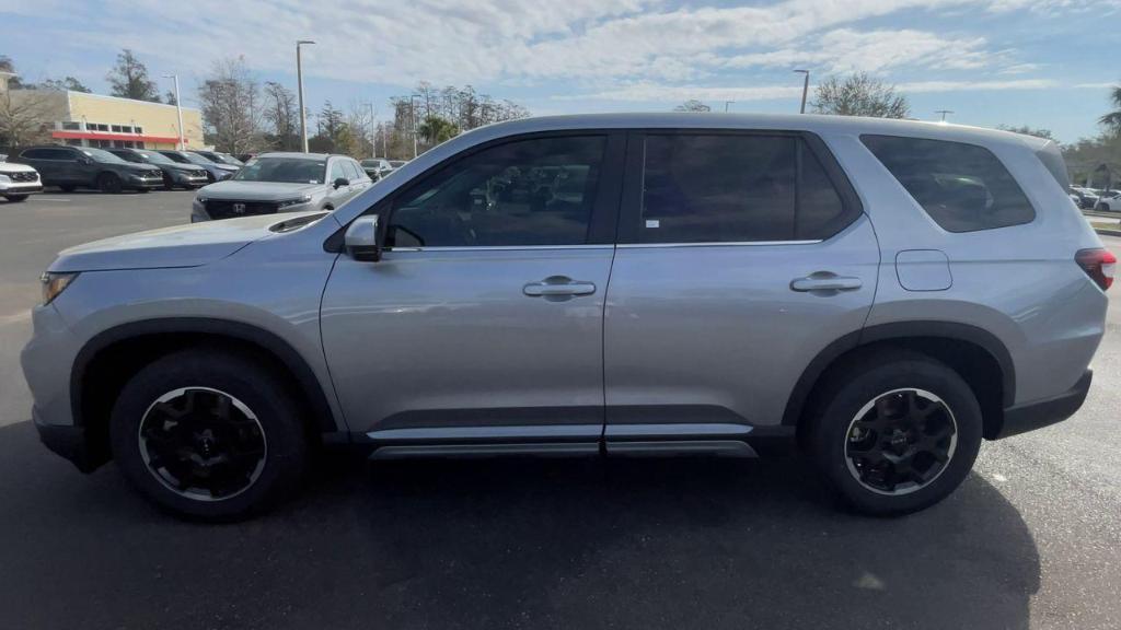 new 2025 Honda Pilot car, priced at $49,195