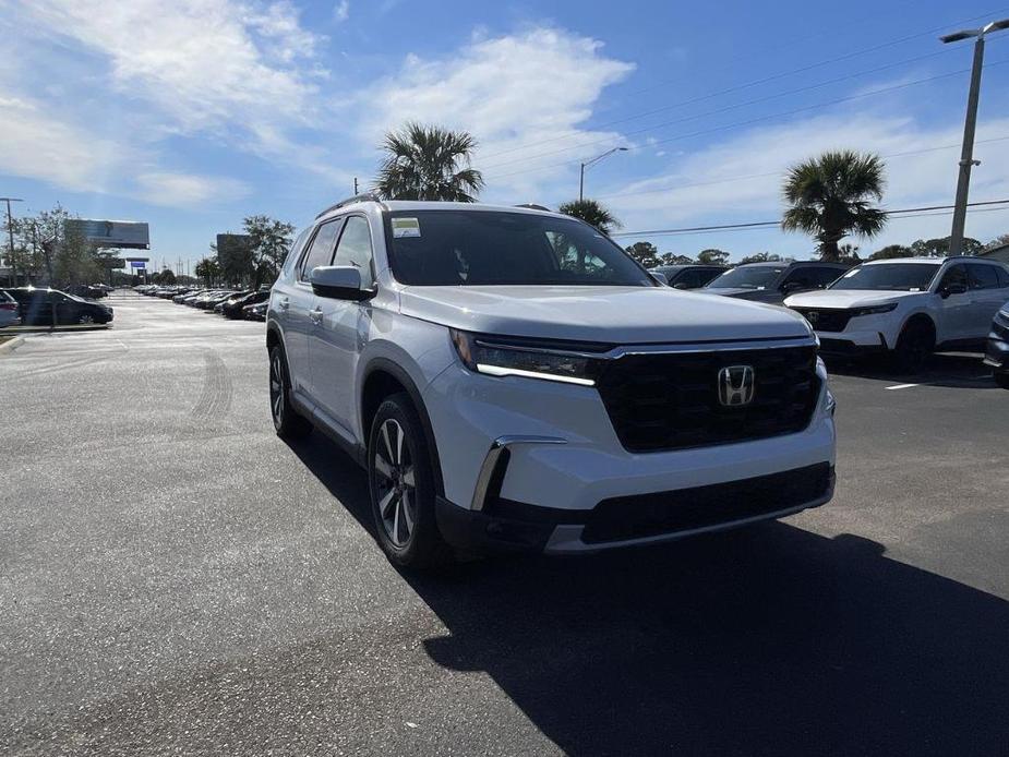 new 2025 Honda Pilot car, priced at $51,450