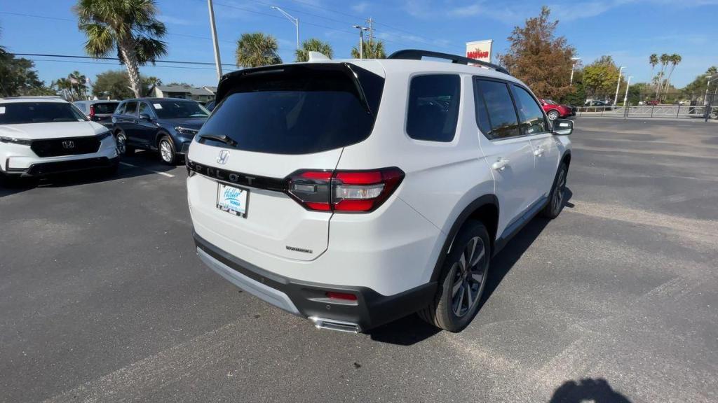 new 2025 Honda Pilot car, priced at $51,450