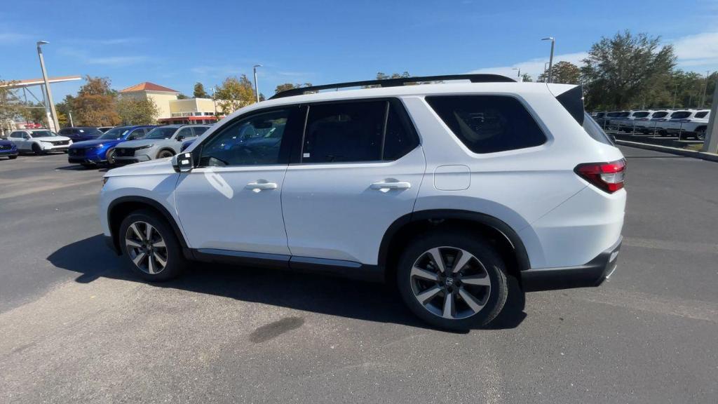 new 2025 Honda Pilot car, priced at $51,450