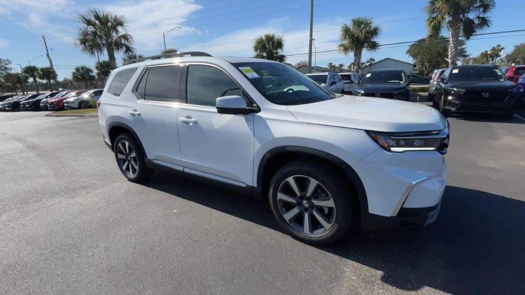 new 2025 Honda Pilot car, priced at $51,450